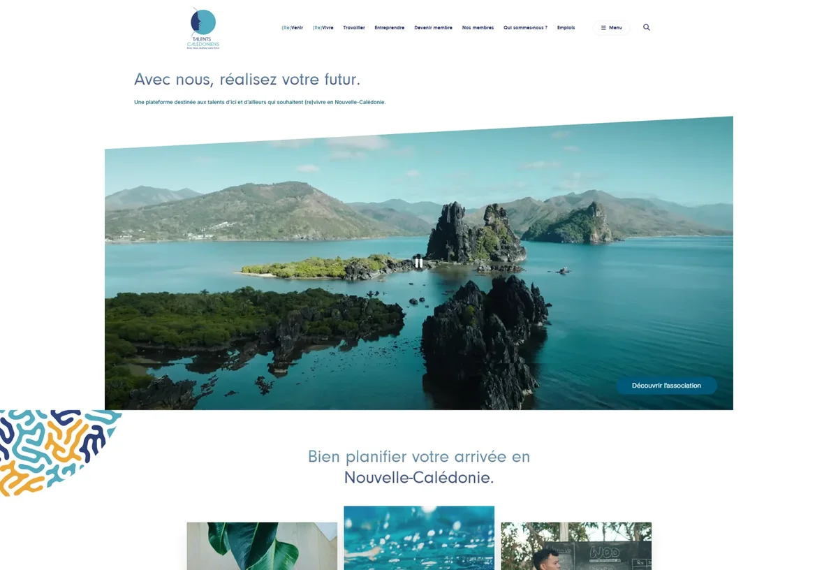 Accueil Talents Calédoniens avec paysage lagonaire et guide d’installation